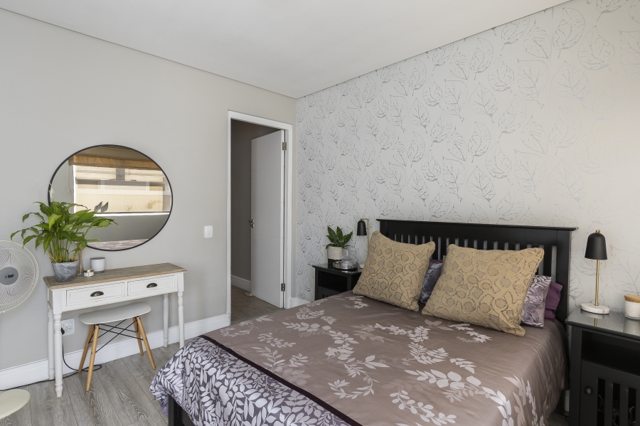 5 Bedroom Property for Sale in Meerhof Estat Western Cape